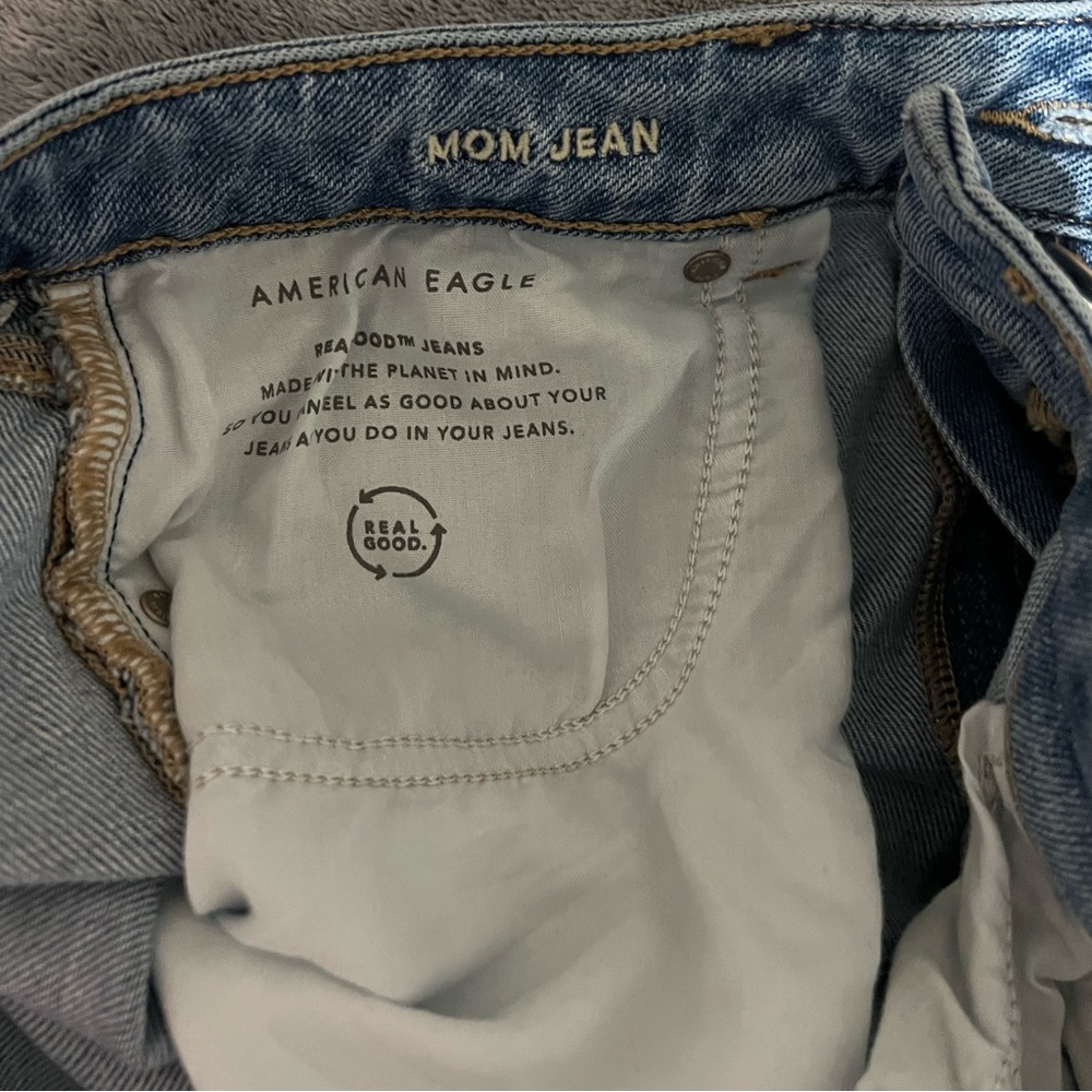 Mom Jeans - Picture 2 of 4